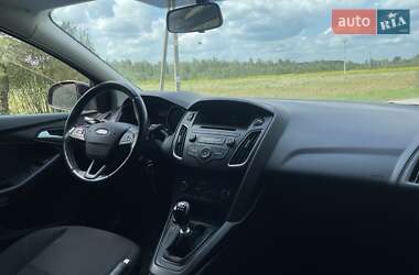 Седан Ford Focus 2015 в 