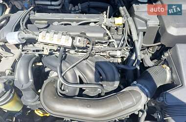 Хэтчбек Ford Focus 2010 в 