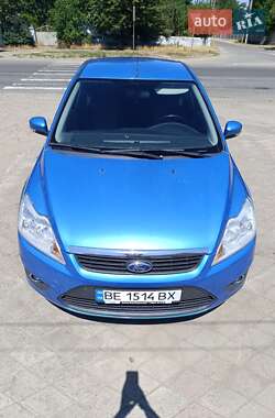 Хэтчбек Ford Focus 2010 в 
