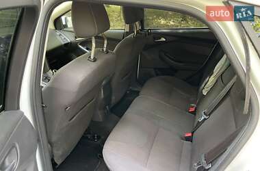 Хэтчбек Ford Focus 2011 в 