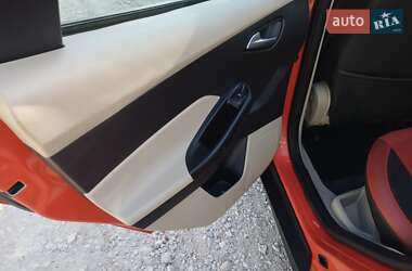 Хэтчбек Ford Focus 2013 в 