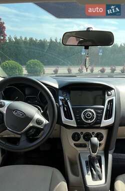 Хэтчбек Ford Focus 2013 в 