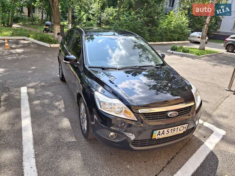 Хетчбек Ford Focus 2010 в 