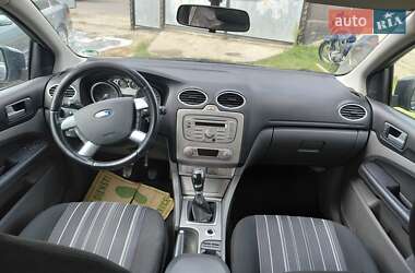 Хэтчбек Ford Focus 2010 в 