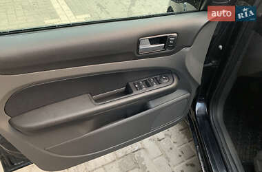 Хэтчбек Ford Focus 2006 в 