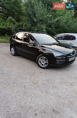Хэтчбек Ford Focus 2005 в 