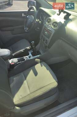 Хэтчбек Ford Focus 2010 в 