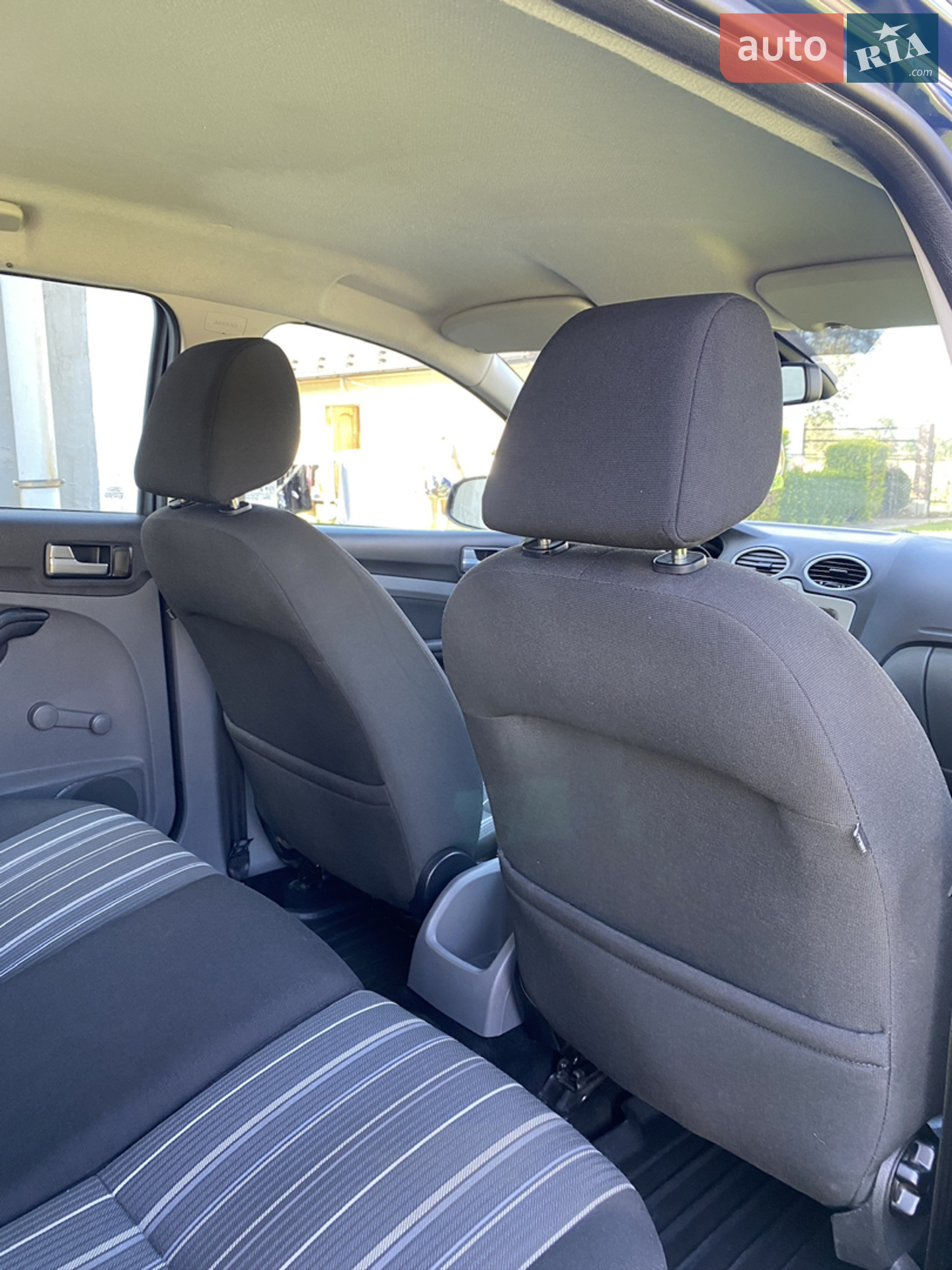 2010 Ford Focus - мініатюра 2