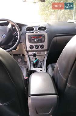 Хэтчбек Ford Focus 2010 в 