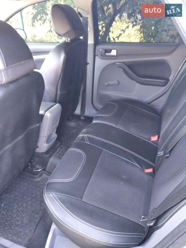Хэтчбек Ford Focus 2010 в Ровно