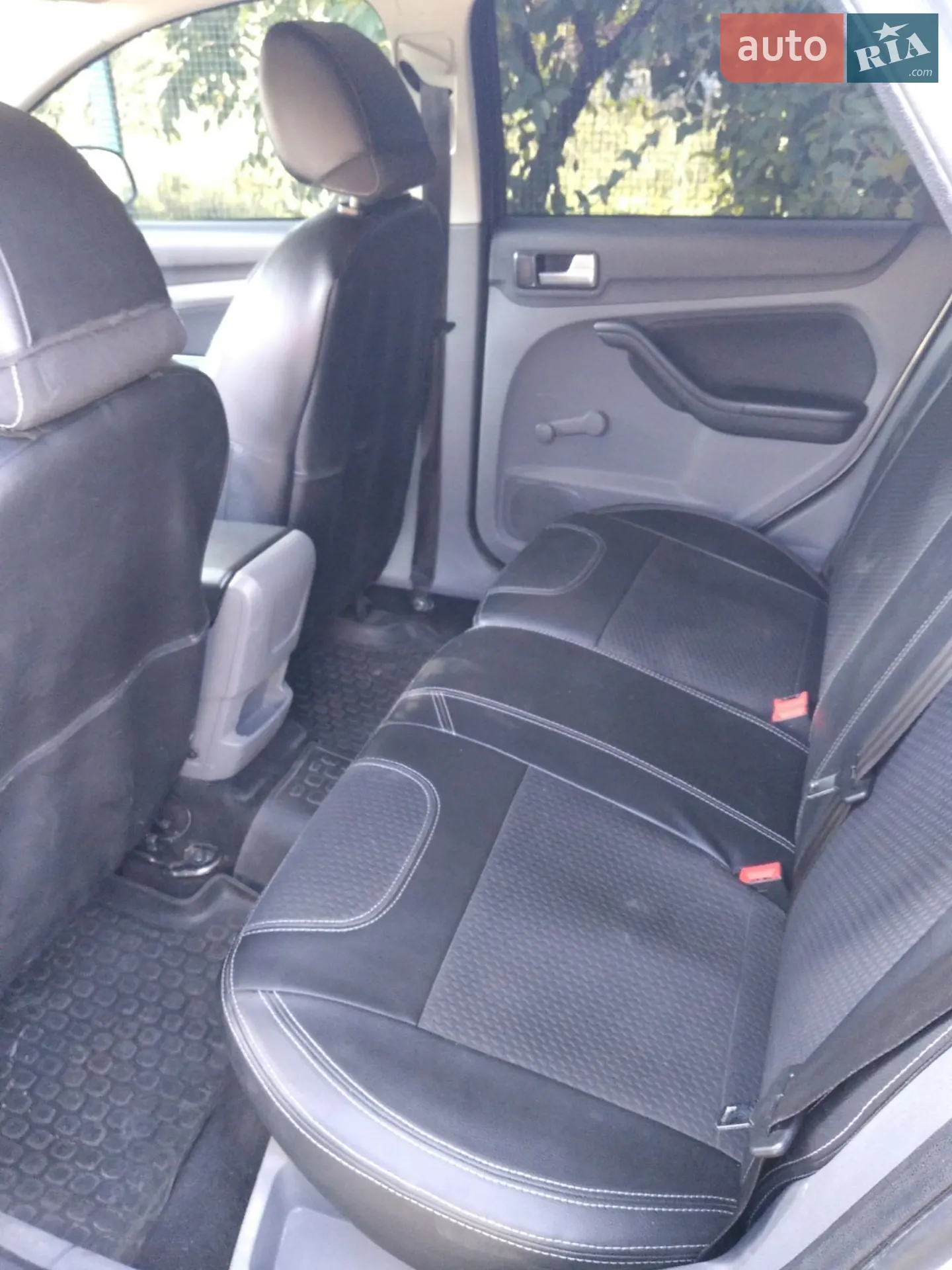 2010 Ford Focus - мініатюра 8