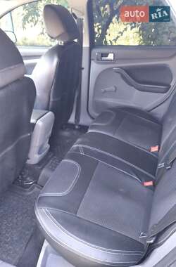 Хэтчбек Ford Focus 2010 в 