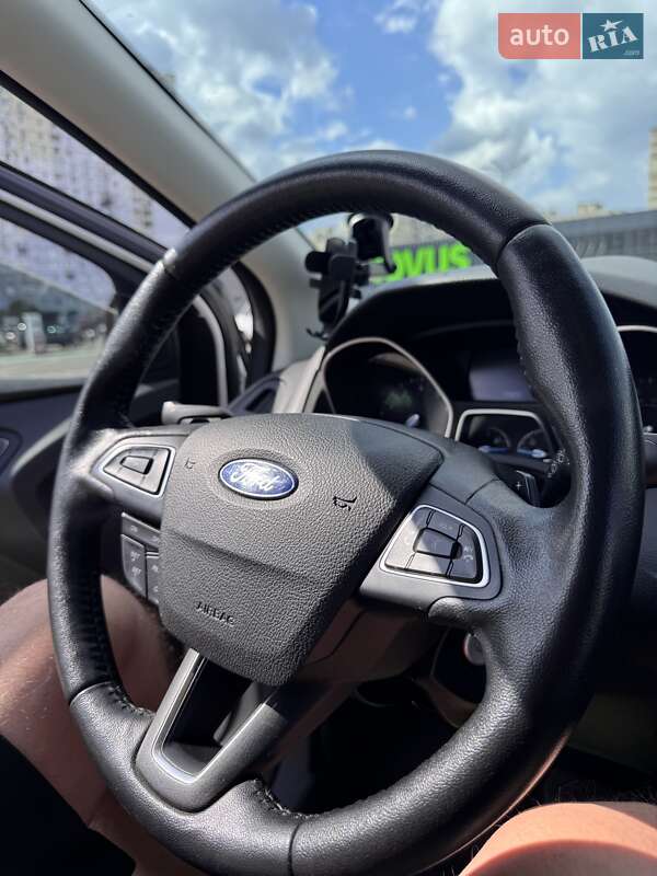 Хэтчбек Ford Focus 2015 в Киеве