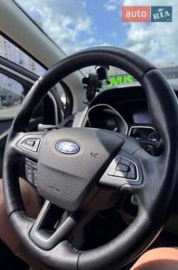 Хэтчбек Ford Focus 2015 в 