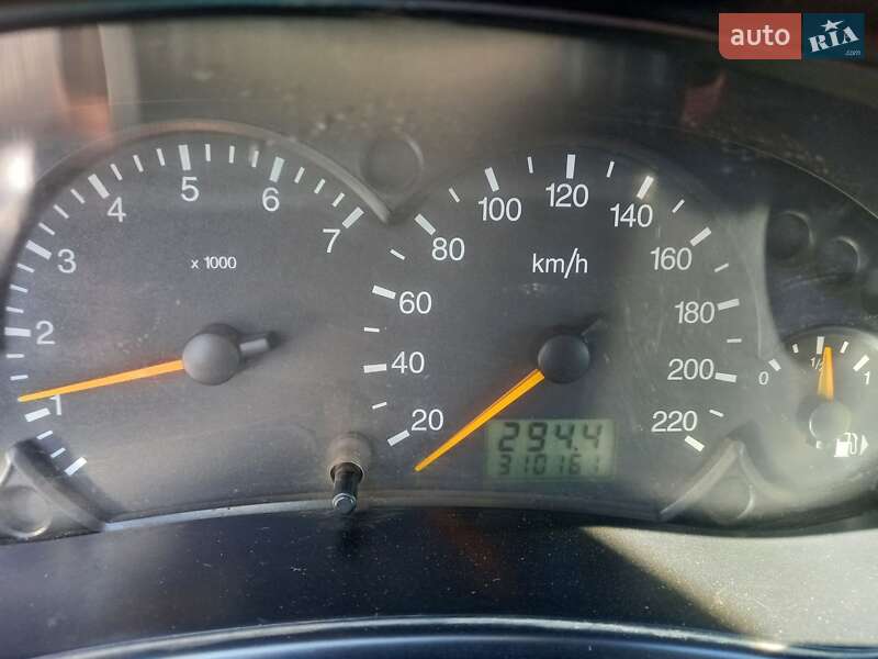 Седан Ford Focus 2003 в Кропивницком