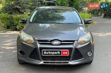 Хэтчбек Ford Focus 2011 в 