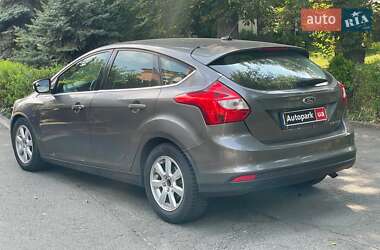 Хэтчбек Ford Focus 2011 в 