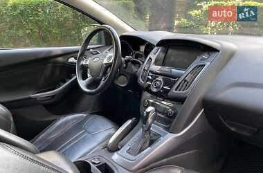 Хэтчбек Ford Focus 2011 в 