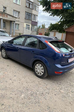 Хэтчбек Ford Focus 2010 в Ромнах