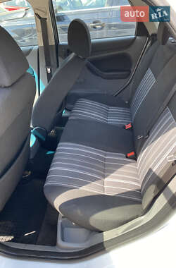 Хэтчбек Ford Focus 2011 в 