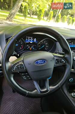 Седан Ford Focus 2015 в 