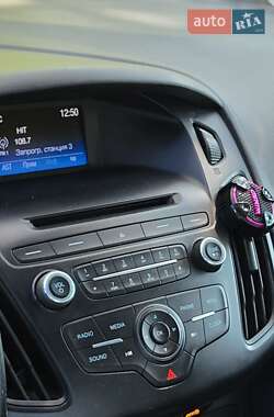 Седан Ford Focus 2015 в 