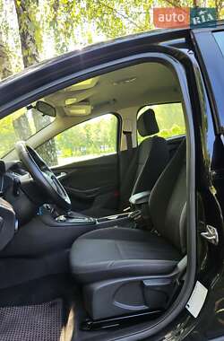 Седан Ford Focus 2015 в 