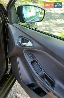 Седан Ford Focus 2015 в 