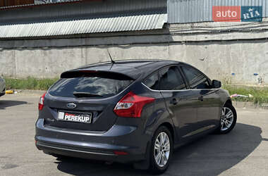 Хэтчбек Ford Focus 2012 в 