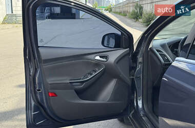 Хэтчбек Ford Focus 2012 в 