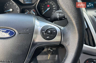 Хэтчбек Ford Focus 2012 в 