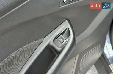 Хэтчбек Ford Focus 2012 в 