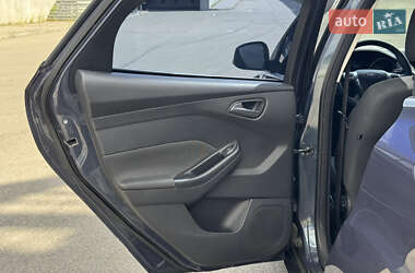 Хэтчбек Ford Focus 2012 в 