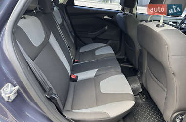 Хэтчбек Ford Focus 2012 в 