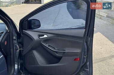Хэтчбек Ford Focus 2012 в 