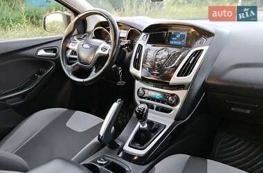 Хэтчбек Ford Focus 2013 в 