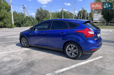 Хэтчбек Ford Focus 2011 в 