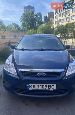 Хэтчбек Ford Focus 2011 в 