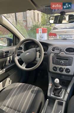 Хэтчбек Ford Focus 2011 в 