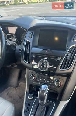Хэтчбек Ford Focus 2015 в 