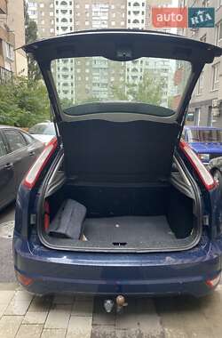 Хэтчбек Ford Focus 2011 в 