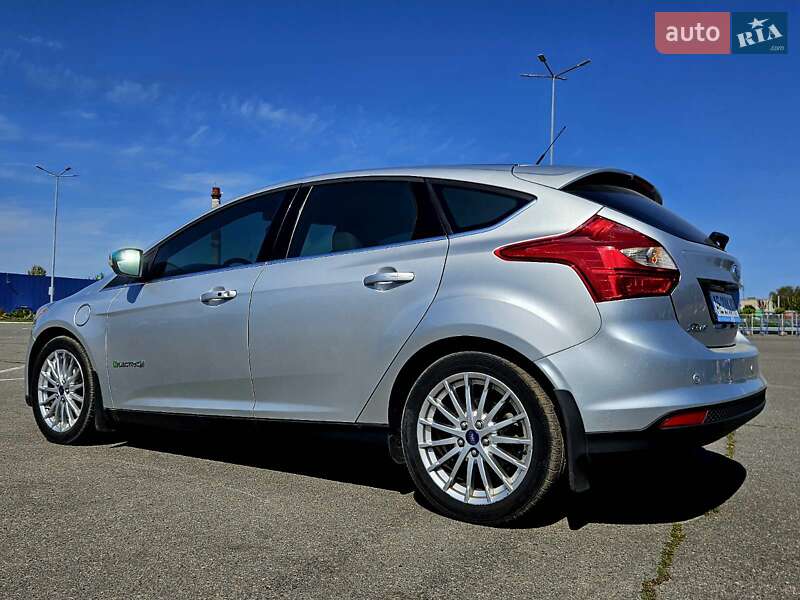 Хэтчбек Ford Focus 2012 в Днепре фото 5 Хэтчбек Ford Focus 2012 в Днепре