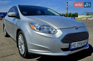 Хэтчбек Ford Focus 2012 в 