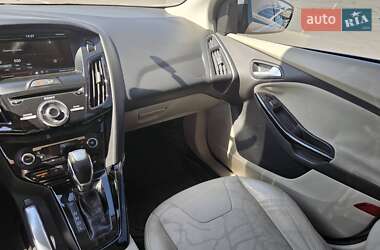 Хэтчбек Ford Focus 2012 в 