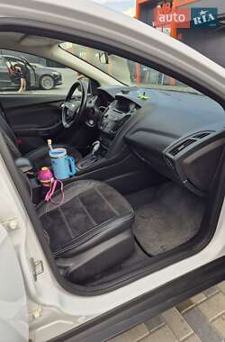 Хэтчбек Ford Focus 2015 в 