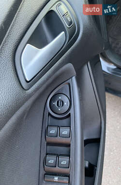 Хэтчбек Ford Focus 2015 в 