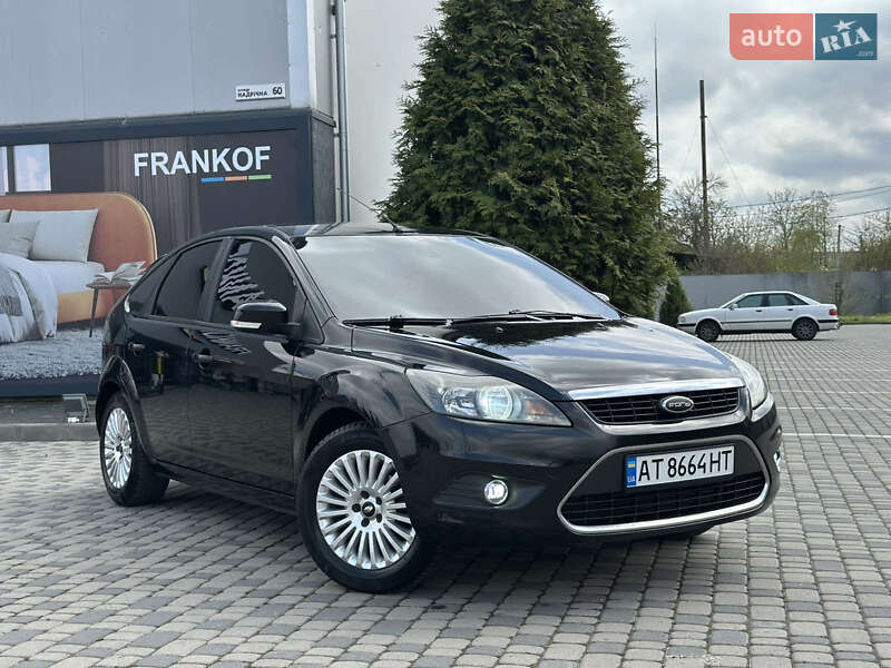 Хэтчбек Ford Focus 2010 в 