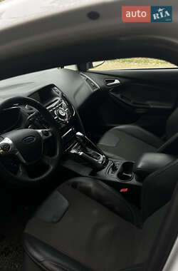 Хэтчбек Ford Focus 2013 в 