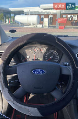 Хэтчбек Ford Focus 2006 в 