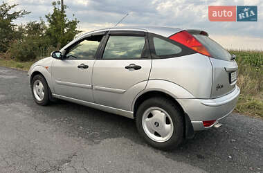 Хэтчбек Ford Focus 2004 в 